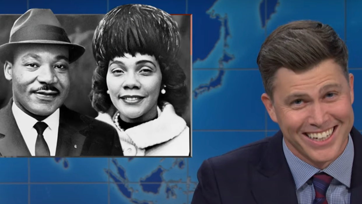  Colin Jost uncomfortably reads a joke about Coretta Scott King on SNL. 