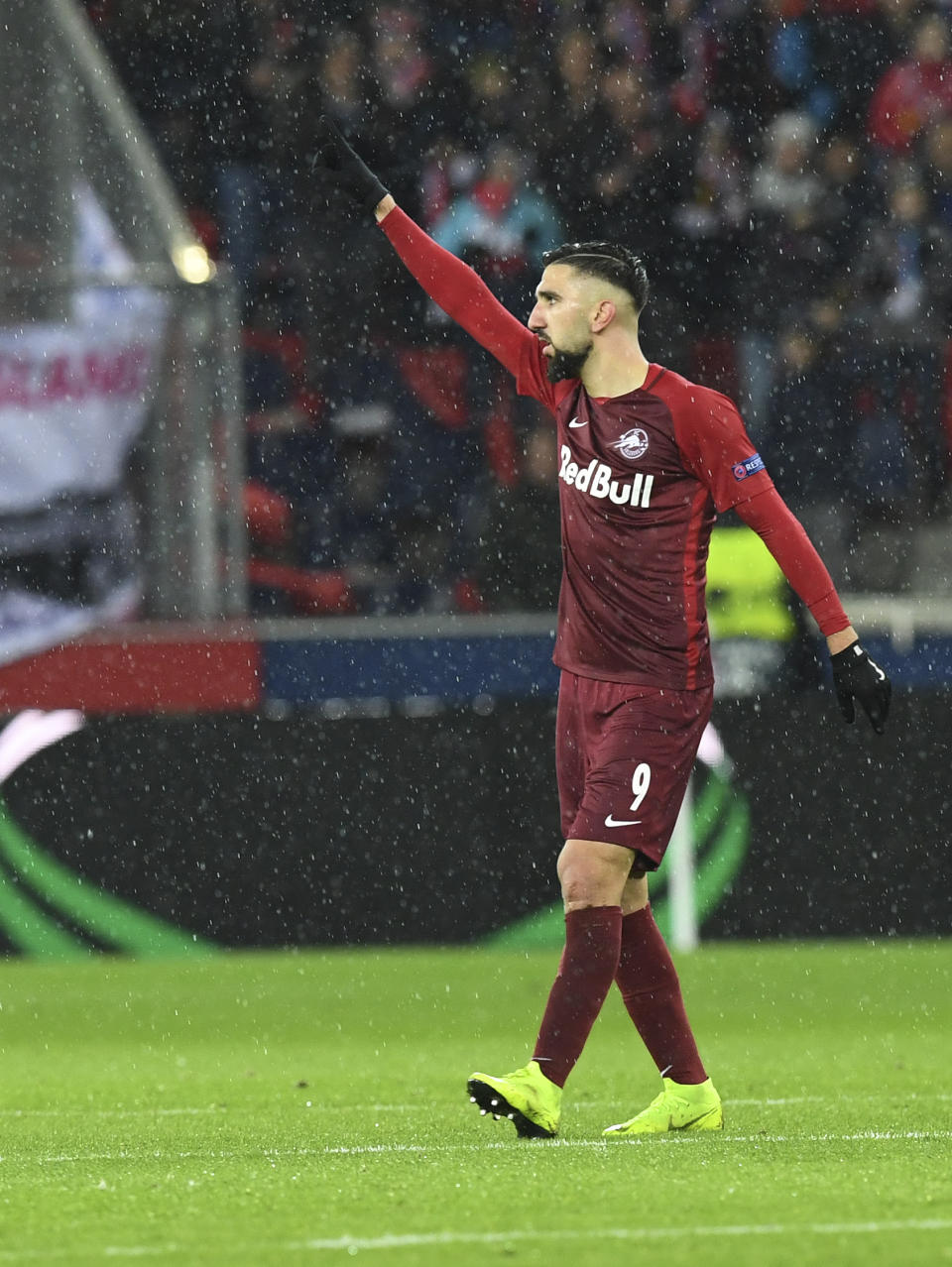 Salzburg's Munas Dabbur celebrates after scoring his side's first goal during the Europa League round of 16 second leg soccer match between FC Salzburg and Napoli in the Arena stadium in Salzburg, Austria, Thursday, March 14, 2019. (AP Photo/Kerstin Joensson)