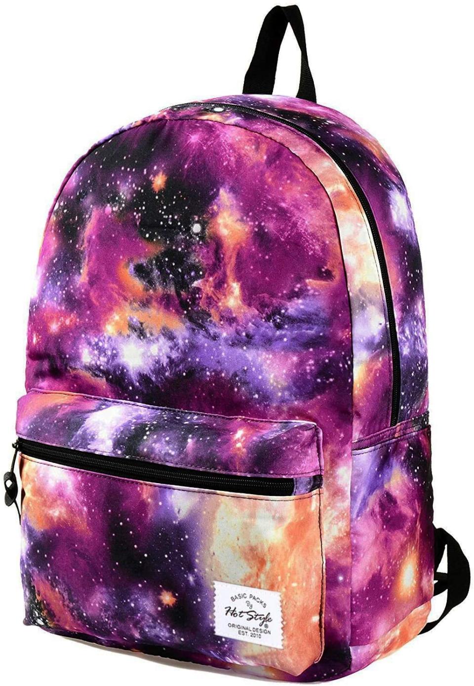 La tête dans les nuages ? Ce sac à dos à imprimés galactique nous donne des ailes. Sac à dos galaxy violet Trendymax, <a href="https://www.amazon.fr/HotStyle-multi-fonction-Voyages-scolaire-loisirs/dp/B00L18WBSO/ref=as_li_ss_tl?ie=UTF8&linkCode=ll1&tag=yahoofr276-21&linkId=e27a6d5889b3b6f21e3b7e8fd5fd194e&language=fr_FR" rel="nofollow noopener" target="_blank" data-ylk="slk:25€ sur Amazon;elm:context_link;itc:0;sec:content-canvas" class="link ">25€ sur Amazon</a>