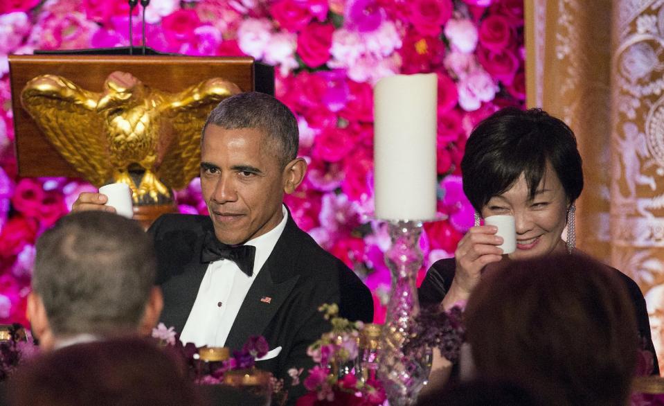 U.S. President Barack Obama and Akie Abe, the wife Japanese Prime Minister Shinzo Abe, toast guests at a State Dinner in honor of PM Abe at the White House