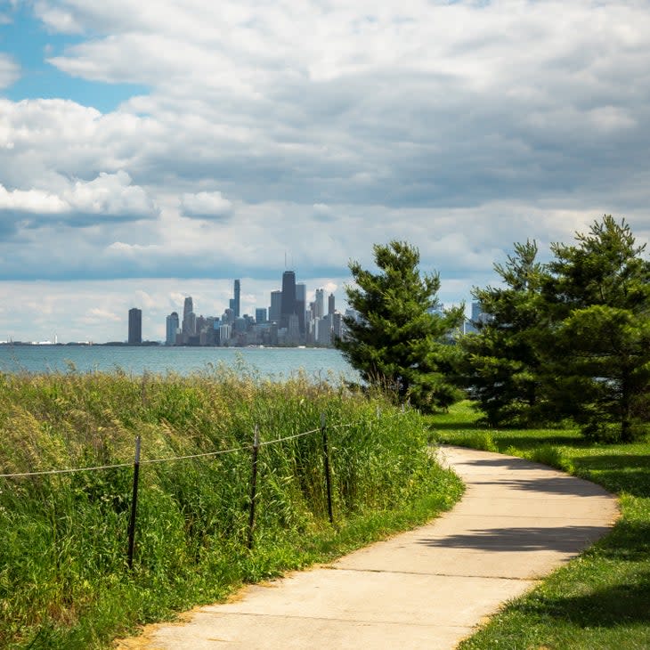 <span class="article__caption">Chicago has beautiful trails alongside Lake Michigan</span> (Photo: Big Joe/Getty)