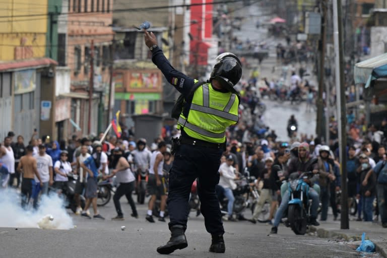 A riot police officer uses tear gas against demonstrators during a protest by opponents of Venezuelan President Nicolas Maduro's government in the Catia neighborhood of Caracas on July 29, 2024 (Yuri CORTEZ)