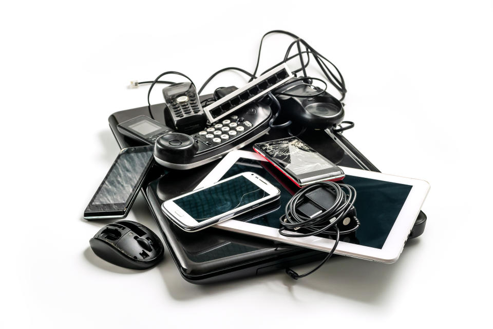 Technological waste is a serious problem today.  Photo: Getty Images. 