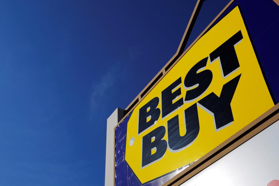 A sign marks a Best Buy store in Salem, New Hampshire, U.S., November 25, 2019.   REUTERS/Brian Snyder