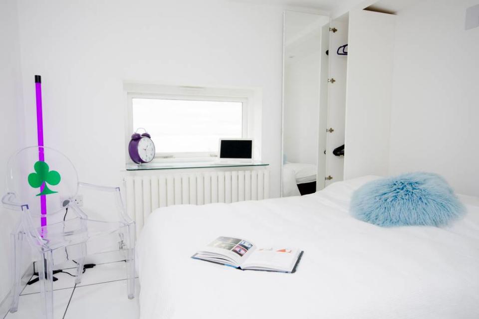<p>Here’s the second bedroom, which has a double bed. (Airbnb) </p>