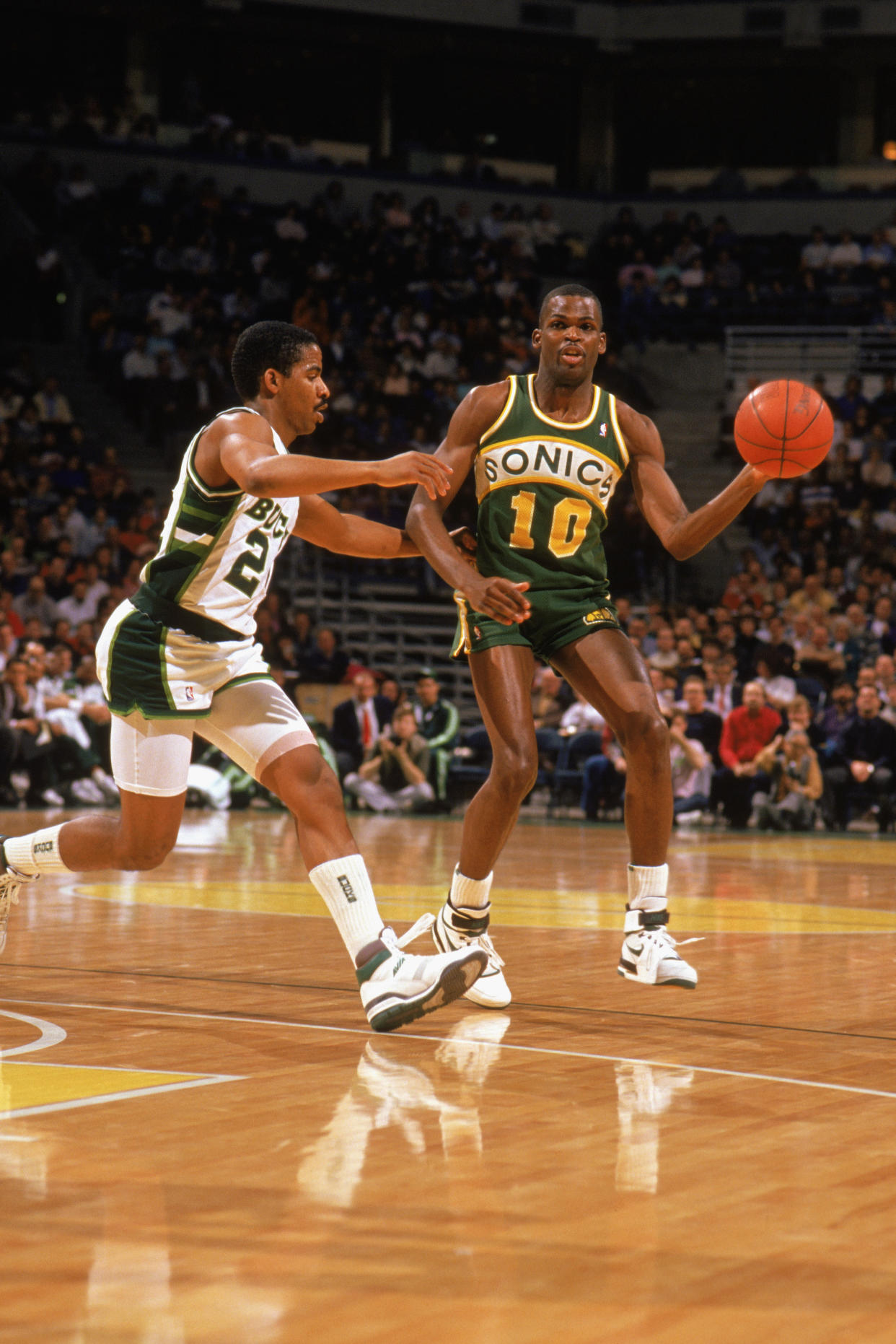 Seattle's Nate McMillan is guarded by Milwaukee's Jay Humphries during a game in the 1988-89 season. (Jonathan Daniel/Getty Images)