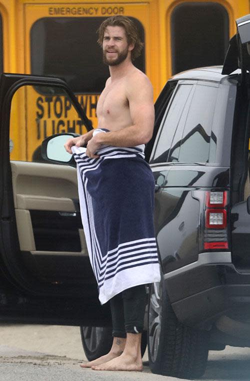 Liam Hemsworth strips off at the beach