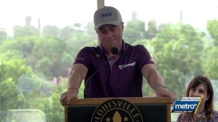 Watch PGA Champion Justin Thomas' emotional reaction to Louisville's hometown hero honor