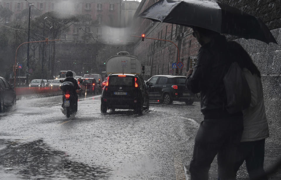 Anche la città campana è stata colpita da forti piogge, creando non pochi disagi (Photo by Salvatore Laporta/KONTROLAB/LightRocket via Getty Images).