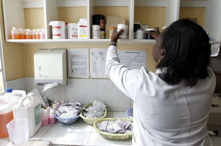 Ruth Munyao, a pharmacist, dispenses anti-retroviral (ARV) drugs at the Mater Hospital in Kenya's capital Nairobi, September 10, 2015. REUTERS/Thomas Mukoya