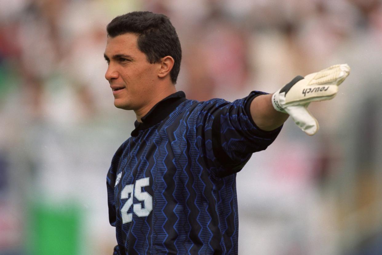 Adolfo Ríos dando indicaciones en un partido con la Selección Mexicana. (Neal Simpson/EMPICS via Getty Images)