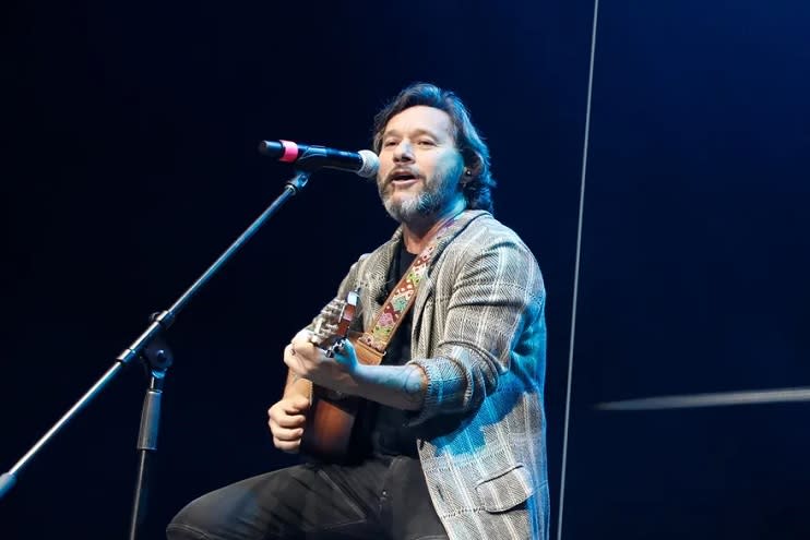 El cierre de la noche quedó a cargo de Diego Torres, que, convocado por el propio Bullrich, cantó 