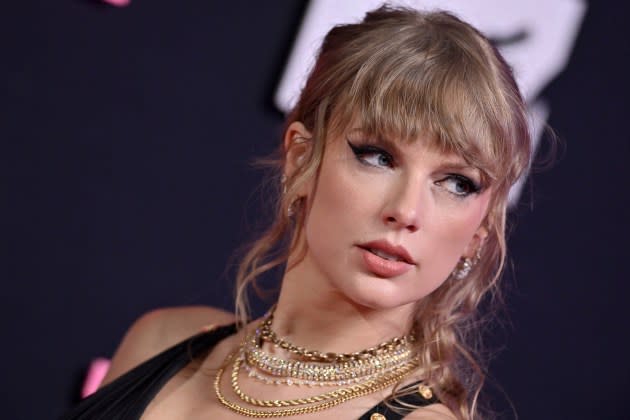 2023 Travis Kelce jersey: Taylor Swift rumors heat up demand for