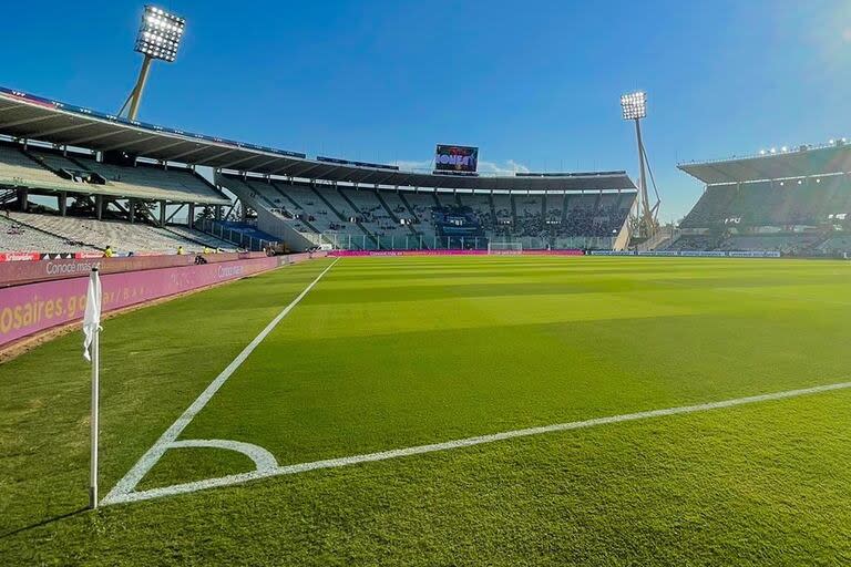El estadio cordobés Mario Alberto Kempes albergará el Superclásico del fútbol argentino, este domingo desde las 15.30