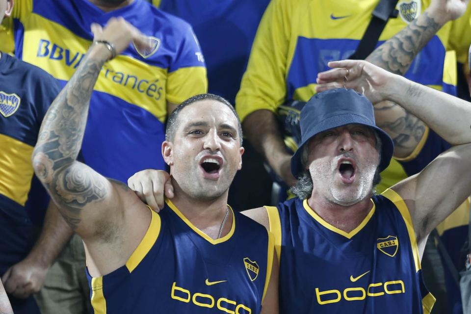 Mauro Martin (L) and Rafael Di Zeo, former leaders of Argentina&#39;s Boca Juniors fan group La 12, wait for the start of the Copa Libertadores soccer match against Venezuela&#39;s Zamora in Barinas March 17, 2015.   REUTERS/Jorge Silva (VENEZUELA - Tags: SPORT SOCCER)