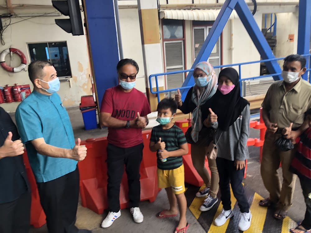 Penang Port Commission chairman Datuk Tan Teik Cheng (left) welcoming Hisham Mohd Radhi, (second, left) his wife, Salwani Salleh and their children after they arrived at the Sultan Abdul Halim Terminal in Butterworth January 1, 2020. ― Pictures by Opalyn Mok