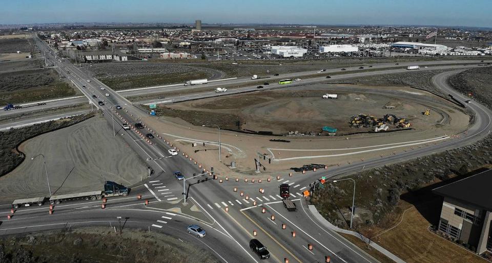 Drivers traveling east on Interstate 182 near the Broadmoor interchange in Pasco will experience a temporary speed limit reduction as part of the ongoing $7 million project interchange construction project.