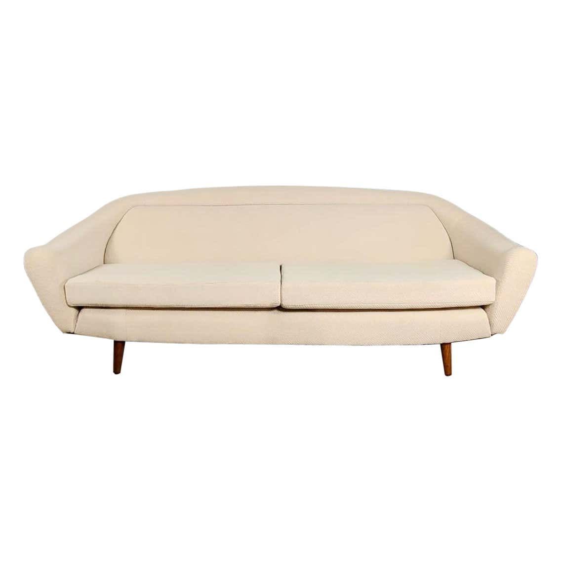 <p><a href="https://go.redirectingat.com?id=74968X1596630&url=https%3A%2F%2Fwww.1stdibs.com%2Ffurniture%2Fseating%2Fsofas%2Fgreaves-thomas-davenport-three-seater-sofa-mid-century-vintage-retro-mcm%2Fid-f_38849052%2F&sref=https%3A%2F%2Fwww.elledecor.com%2Fshopping%2Ffurniture%2Fa60295060%2Fdavenport-couch-sofa-style%2F" rel="nofollow noopener" target="_blank" data-ylk="slk:Shop Now;elm:context_link;itc:0;sec:content-canvas" class="link rapid-noclick-resp">Shop Now</a></p><p>Greaves & Thomas Davenport Sofa</p><p>1stdibs.com</p><p>$1535.28</p><span class="copyright">1stDibs</span>