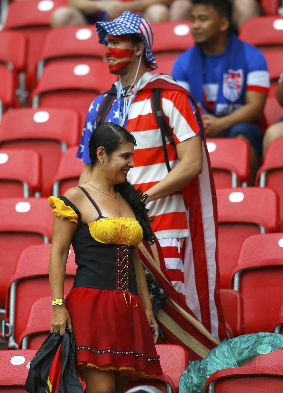 Fans of the U.S. (top) and Germany arrive before their 2014 World Cup Group G soccer match at the Pernambuco arena in Recife June 26, 2014. REUTERS/Brian Snyder (BRAZIL - Tags: SOCCER SPORT WORLD CUP)