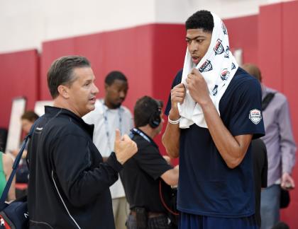 John Calipari (L) talks with his former player Anthony Davis during a Team USA practice session. (Getty)