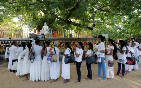 Buddhist devotees worship at the Kelaniya Buddhist temple during Vesak Day, commemorating the birth, enlightenment and death of Buddha, in Colombo, Sri Lanka May 18, 2019. REUTERS/Dinuka Liyanawatte