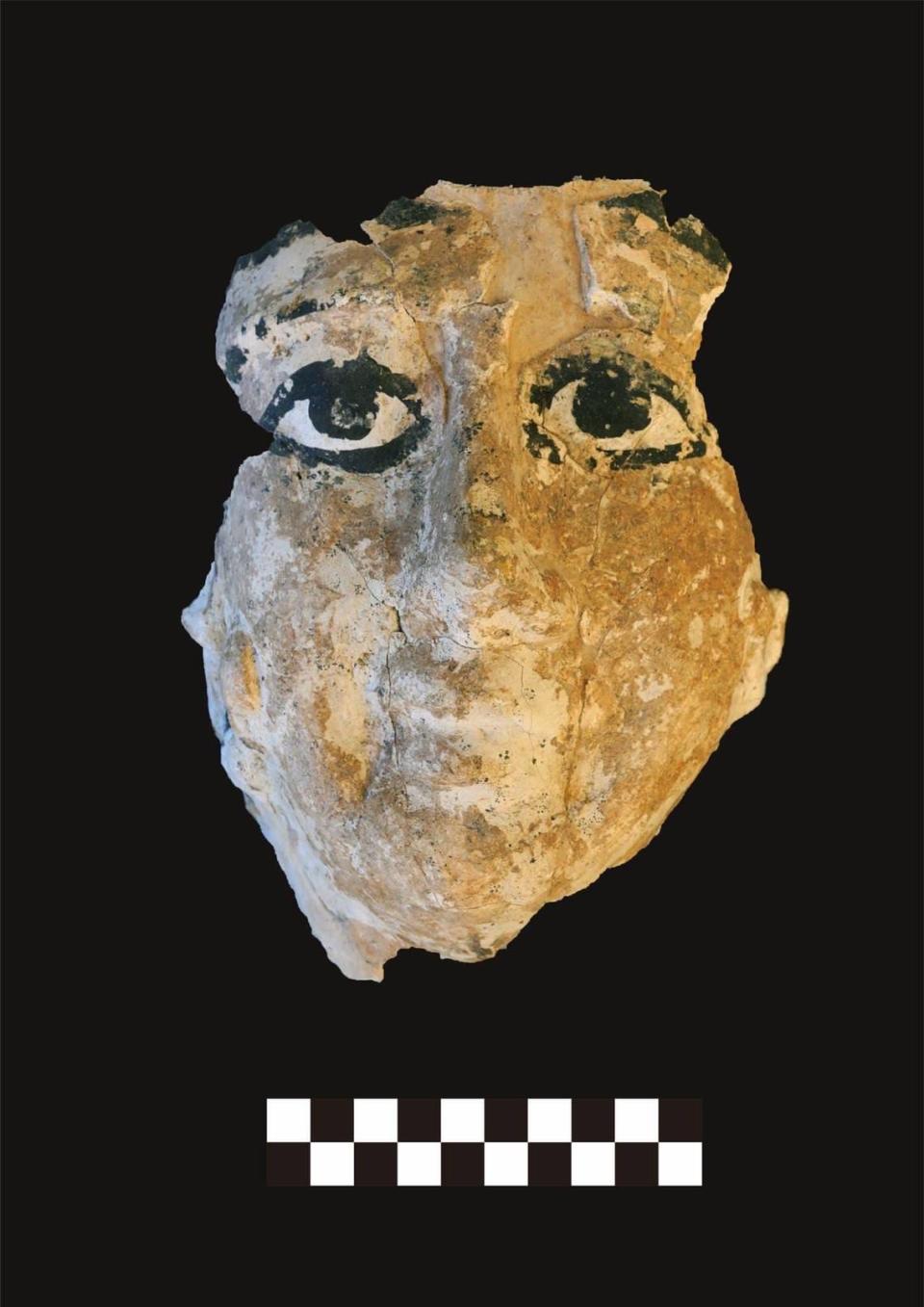 A burial masks found at the Saqqara site.
