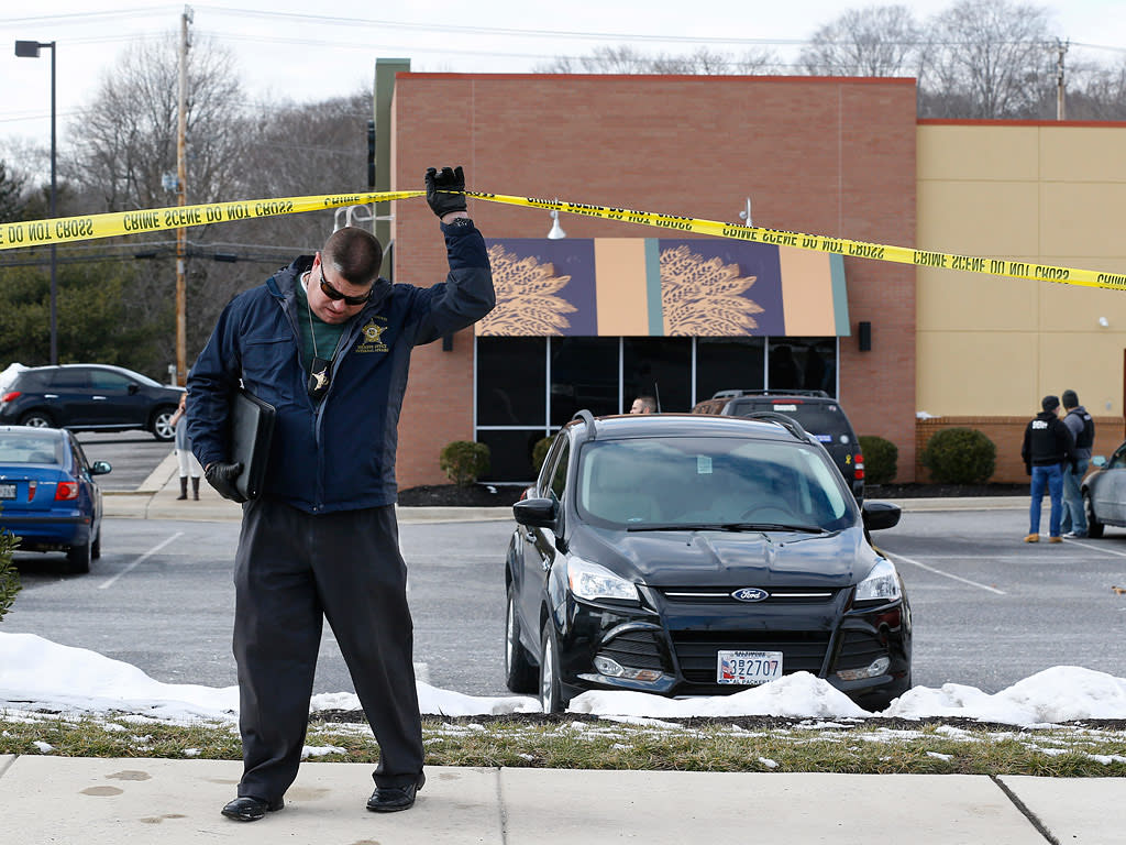 2 Sheriffs Deputies And Suspect Killed In Shooting At Panera Bread Restaurant In Maryland 2741