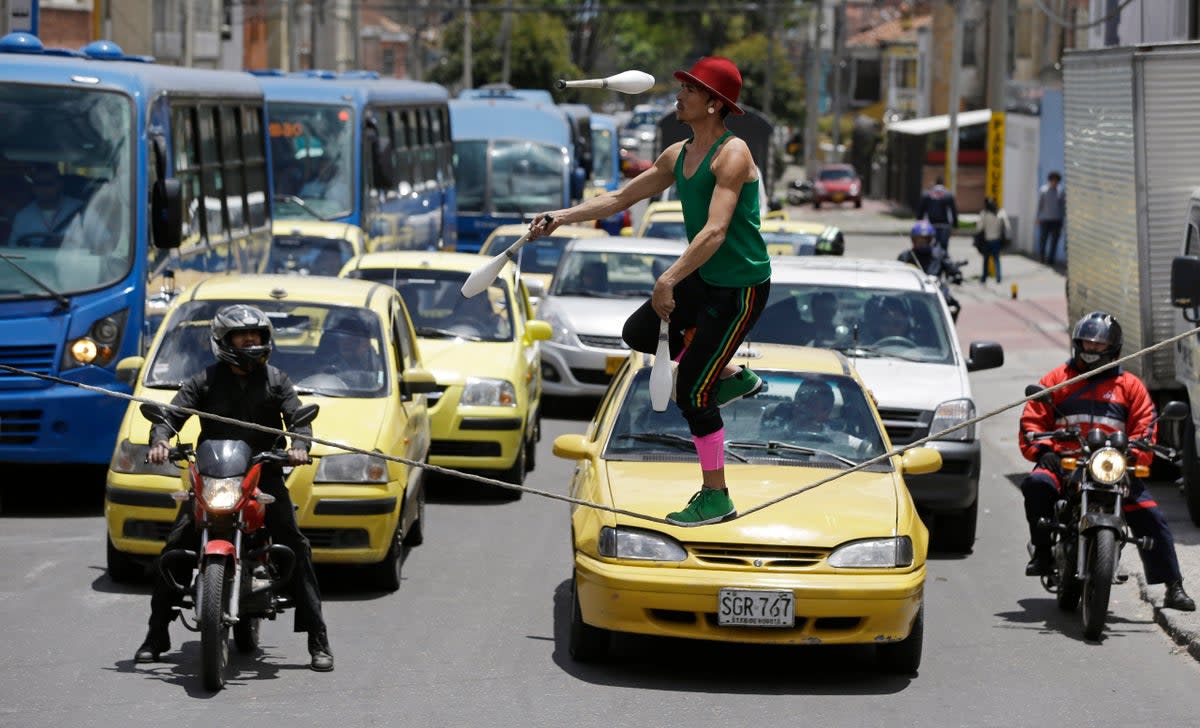 COLOMBIA-PLATAFORMAS DE TRANSPORTE (AP)