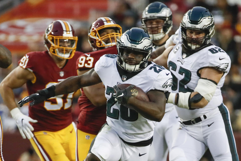 Philadelphia Eagles running back Wendell Smallwood (28) carries the ball during the first half of the NFL football game against the Washington Redskins, Sunday, Dec. 30, 2018 in Landover, Md. (AP Photo/Alex Brandon)