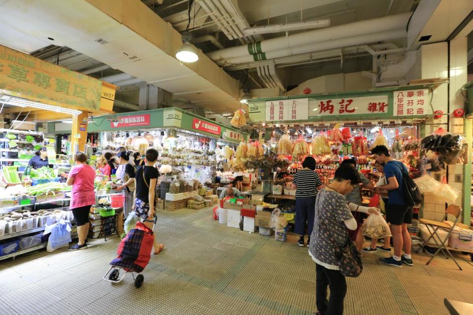 依香港用語，「美蘭海味湯料」位在市場1樓，其實是台灣的2樓。