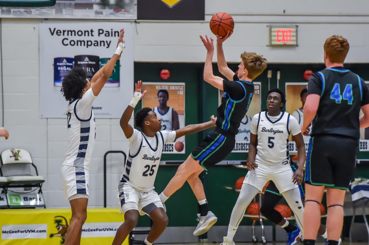 Colchester's Freddie Bacon puts up a floater from just outside the paint during the Lakers' 70-68 win over the Burlington Seahorses during the 2023-24 season.