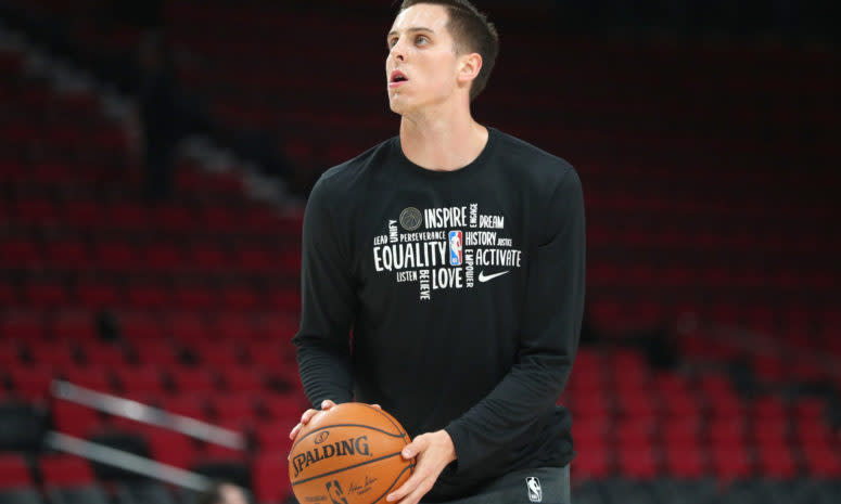 Zach Collins prepare to shoot during warm-ups.