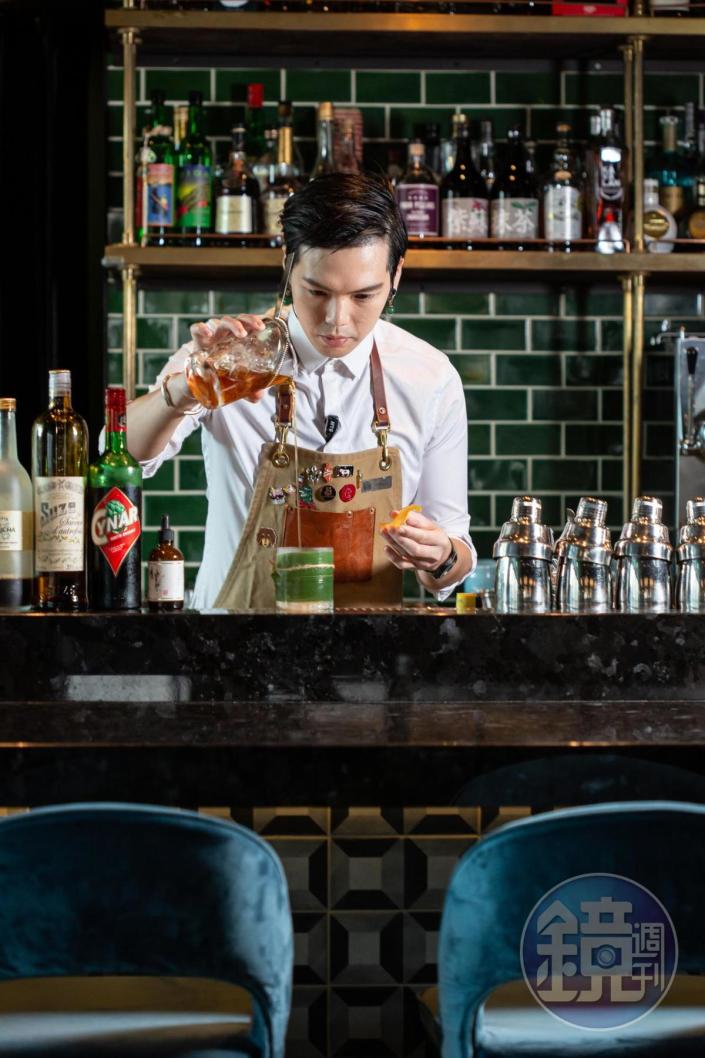 調酒師林將治熱愛調和不同元素，也歡迎客人自由點單，客製化一杯讓客人滿意的調酒，是他成就感的來源。