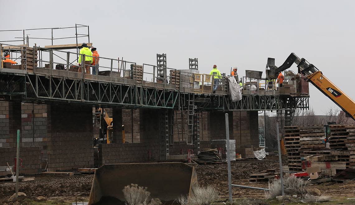 A new 7,841-square-foot multi-tenant building is under construction at 2601 S. Union Pl. in Kennewick. The concrete block building, near Highway 395 and West 27th Avenue, will contain a gym, an office and a drive-thru coffee shop, according to site plans filed with the city.