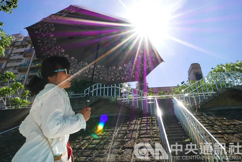 &#x006c23;&#x008c61;&#x005c08;&#x005bb6;&#x005433;&#x005fb7;&#x0069ae;&#x004e5f;&#x008aaa;&#x00ff0c;&#x004eca;&#x005929;&#x005404;&#x005730;&#x00300c;&#x006696;&#x005982;&#x00590f;&#x00300d;&#x003002;&#x00ff08;&#x004e2d;&#x00592e;&#x00793e;&#x006a94;&#x006848;&#x007167;&#x00ff09;