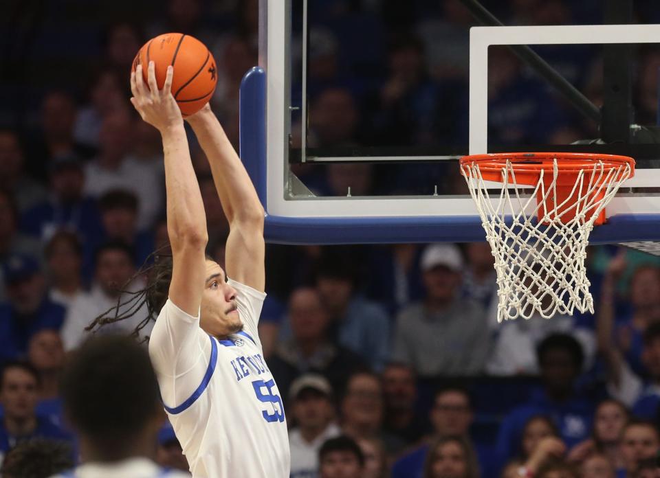 Kentucky’s Lance Ware slams one home against Howard.Nov. 7, 2022