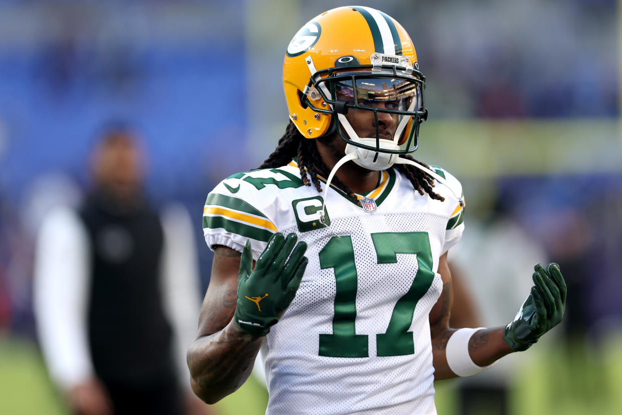 BALTIMORE, MARYLAND - DECEMBER 19: Davante Adams #17 of the Green Bay Packers warms up before the NFL game against the Baltimore Ravens at M&T Bank Stadium on December 19, 2021 in Baltimore, Maryland. (Photo by Rob Carr/Getty Images)