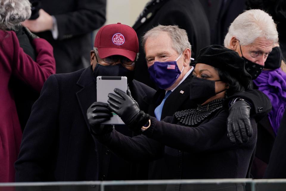 Bill Clinton photobombed George W Bush as US leaders took selfies at Joe Biden inauguration. Mr Bush was posing with Democrat Jim Clyburn while Mr Clinton hovered in the backgroundGetty Images