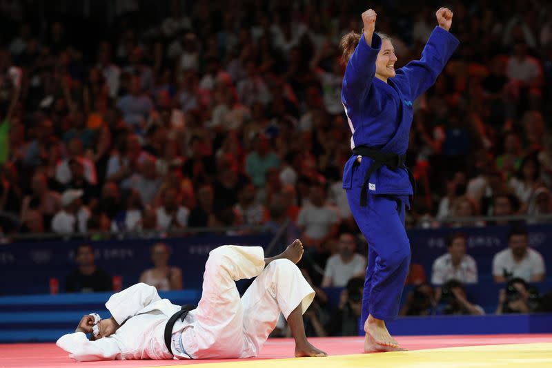 Foto del martes de la eslovenia Andreja Leski reacciona tras ganar la final del judo menos de 63 kilos al superar a la mexicana Prisca Awiti Alcaraz