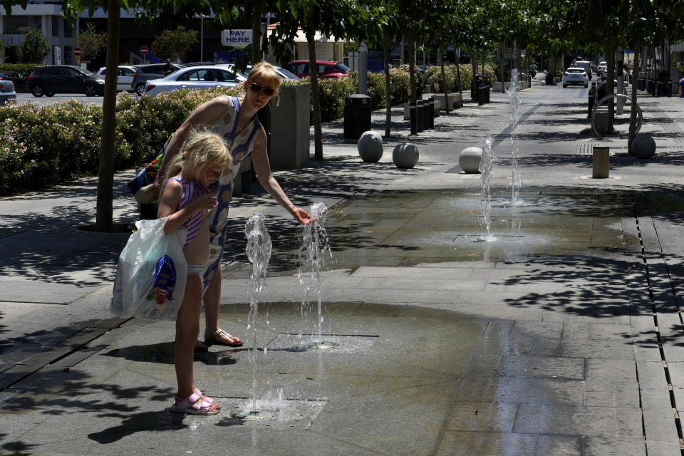 Las olas de calor van a ser cada vez más frecuentes. (AP Photo/Petros Karadjias)