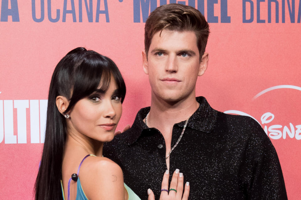 Aitana y Miguel Bernardeau en el estreno de 'La última' (2022-). (Foto: Beatriz Velasco / Getty Images)