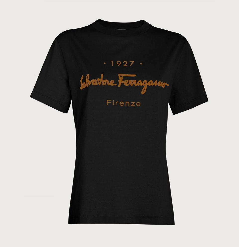 Ferragamo黑色Logo T-shirt。NT$12,900（Salvatore Ferragamo提供）