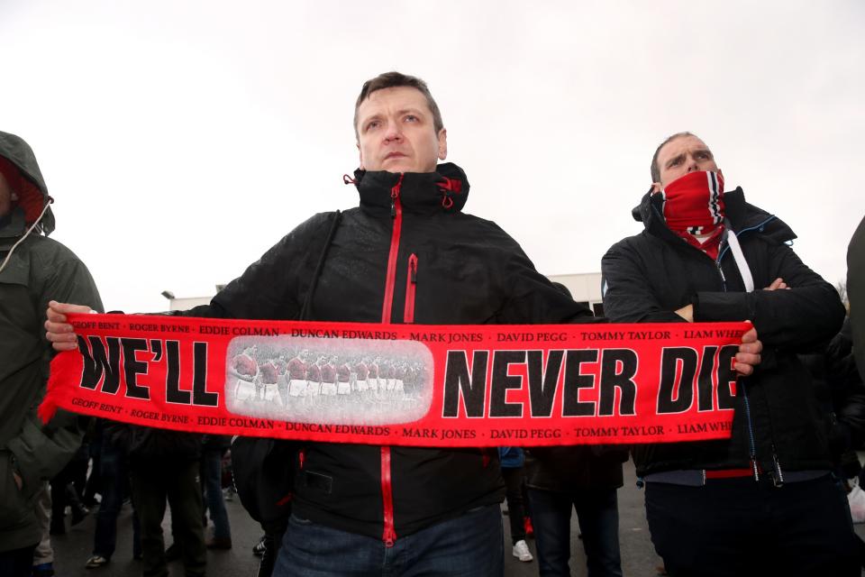 <p>Manchester United fans remember those killed in the Munich air crash in 1958</p>