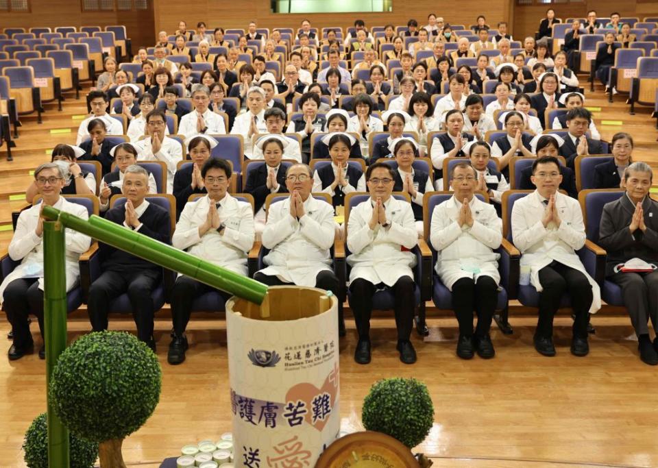 花蓮慈濟醫院發起「醫護膚苦難‧愛送土耳其」活動。(花蓮慈濟醫院提供)