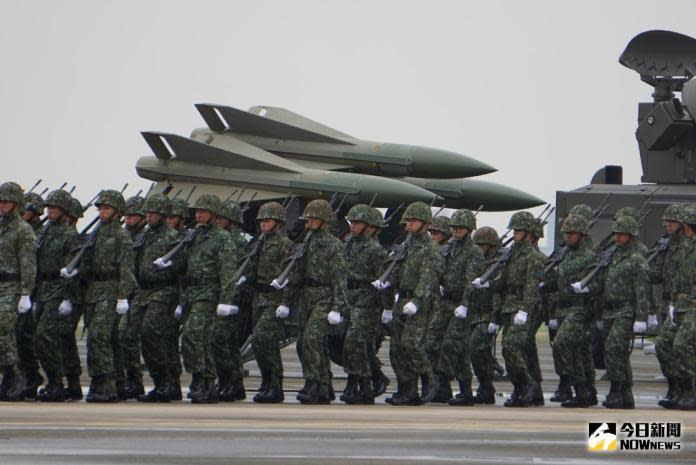 ▲空軍防空暨飛彈指揮部在2017年9月舉行成軍典禮，鷹式飛彈部隊接受校閱。（圖／記者呂炯昌攝 ）