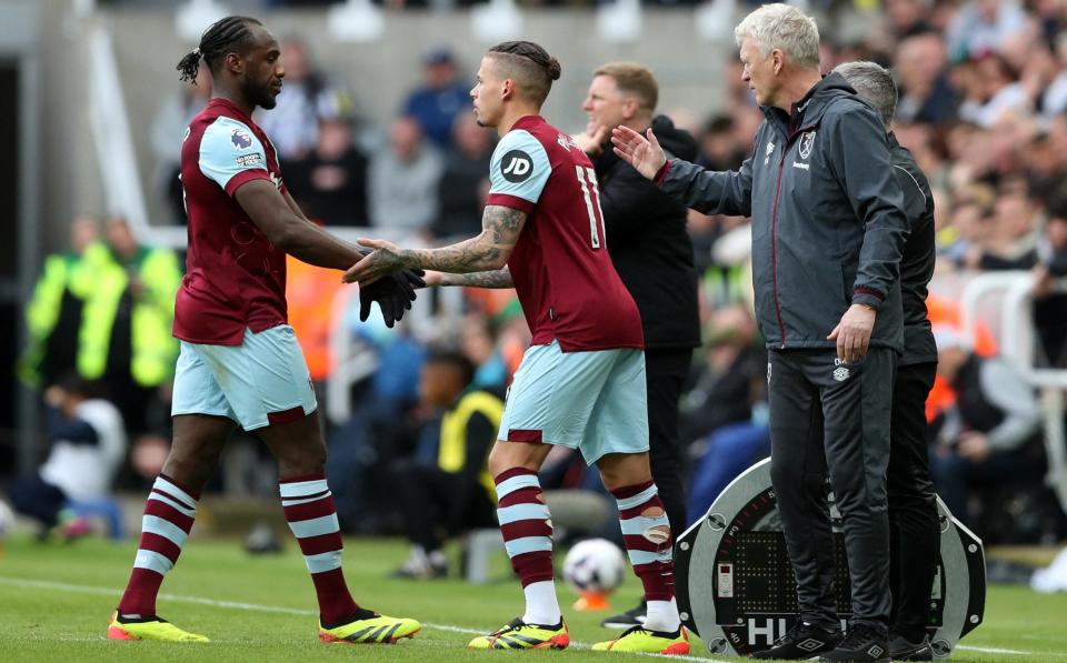 David Moyes sends on Kalvin Phillips to replace Michail Antonio