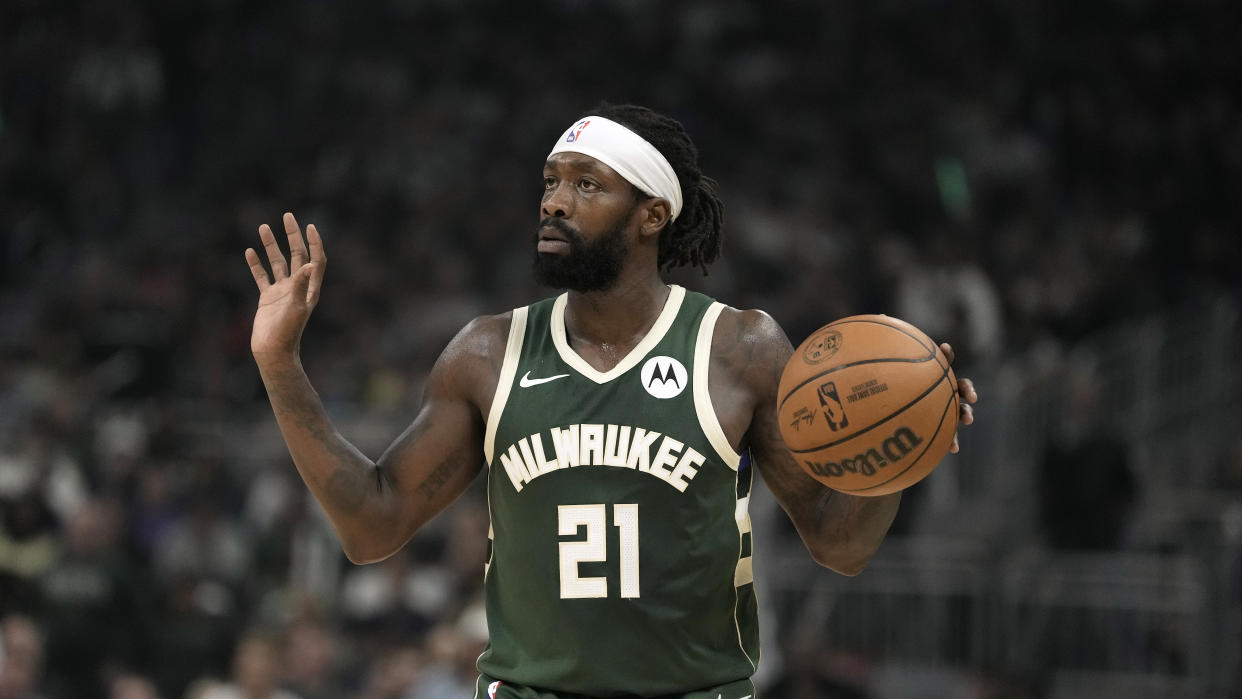 Patrick Beverley, jugador de los Milwaukee Bucks, tuvo un altercado con aficionados durate el Juego 6 ante los Indiana Pacers. (AP Foto/Morry Gash)