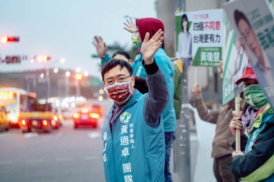 黃適卓批評國民黨主席朱立倫為了一己金蟬脫殼而空降張善政參選桃園市長，顯示朱對選民、對桃園根本無心。   圖：翻攝黃適卓臉書