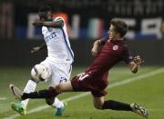 Football Soccer - Sparta Praha v Inter Milan - UEFA Europa League Group Stage - Group K - Generali Arena, Prague, Czech Republic - 29/09/2016. Assane Demoya Gnoukouri (L) of Inter Milan in action with Michal Sacek of Sparta Praha. REUTERS/David W Cerny