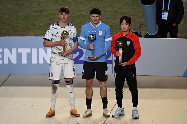 Cesare Casadei, Alan Matturro y Lee Seung-Won: balón de oro, plata y bronce, respectivamente.